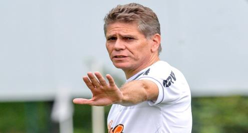 أتوري يخطر الزمالك بموعد وصوله القاهرة.. ويشترط توقيع موسم واحد